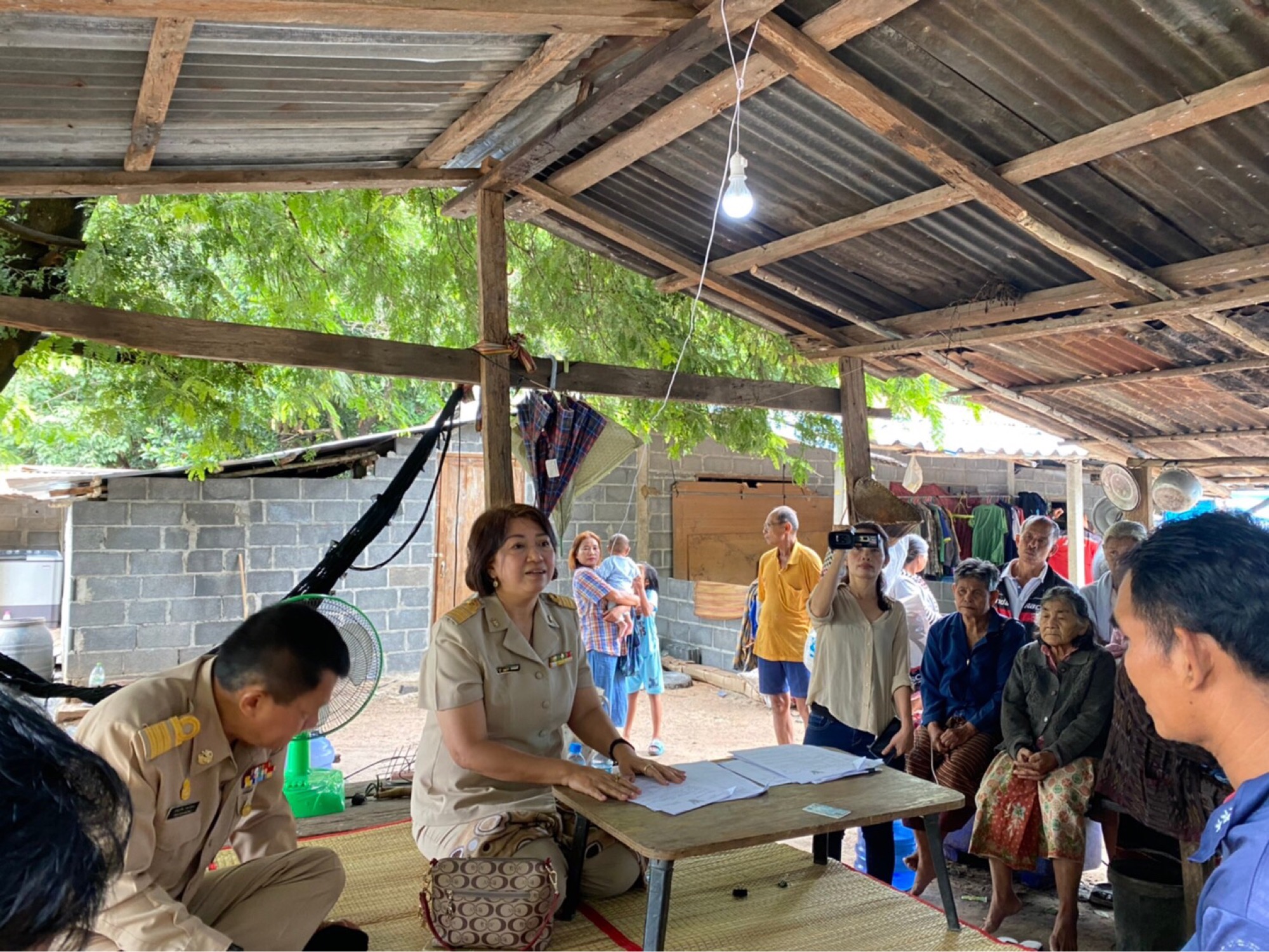 ﻿สำนักงานบังคับคดีจังหวัดบุรีรัมย์ ลงพื้นที่ให้ความช่วยเหลือ กรณีนายวิชิตร์ฯ ชาวบุรีรัมย์ ได้รับหมายศาลเป็นจำเลยถูกฟ้องล้มละลายกว่า 97 ล้านบาท